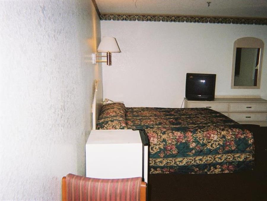 Budget Inn Уэнтзвилл Экстерьер фото