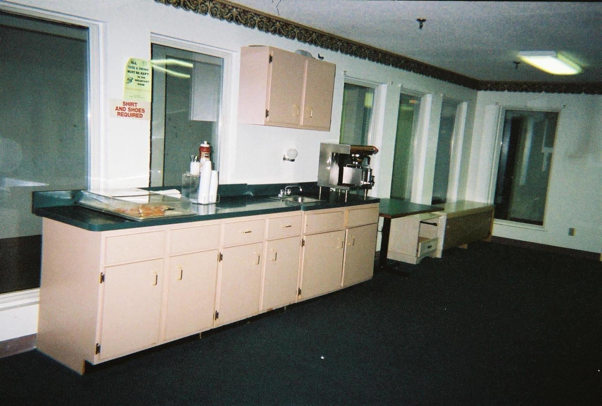 Budget Inn Уэнтзвилл Экстерьер фото