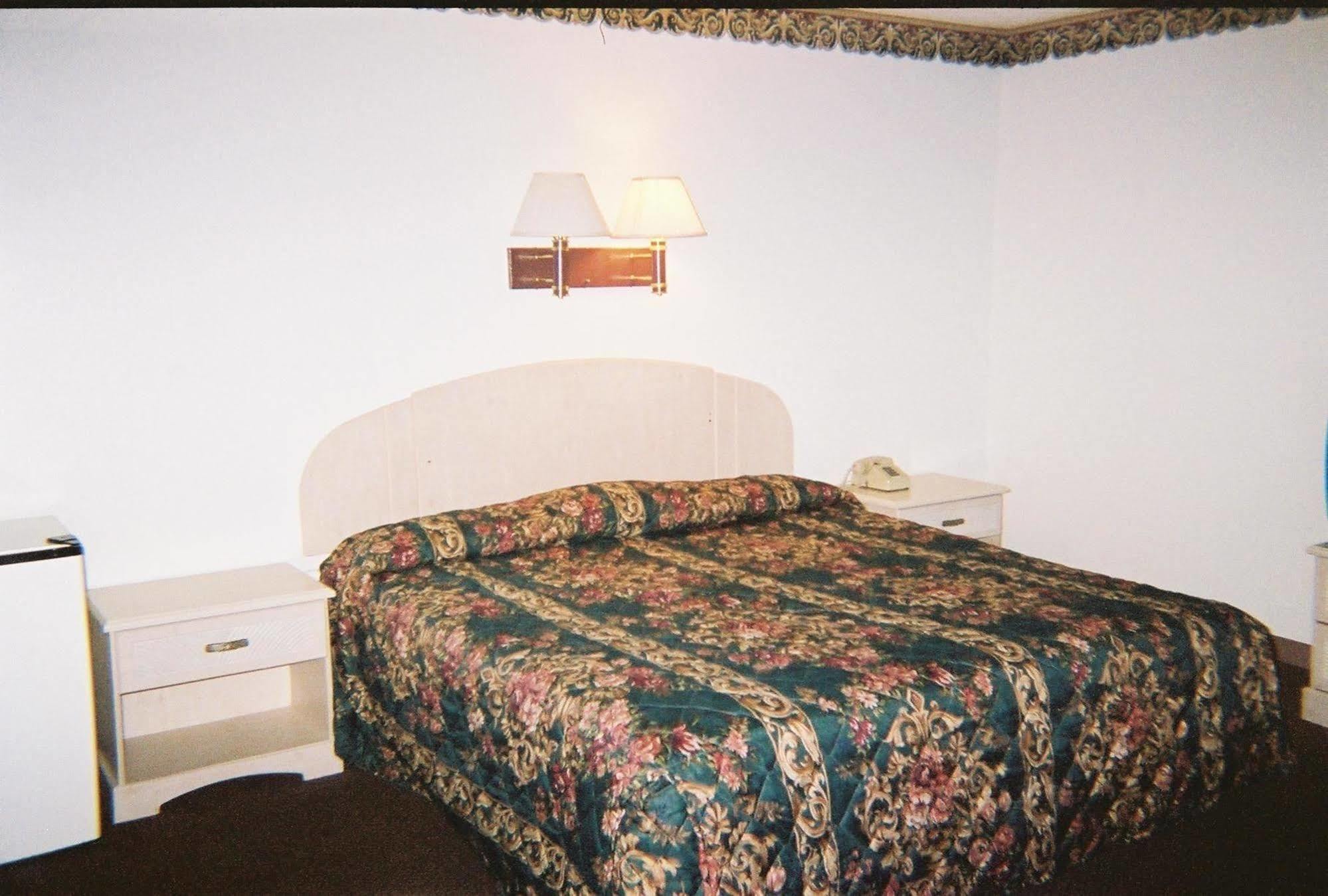 Budget Inn Уэнтзвилл Экстерьер фото